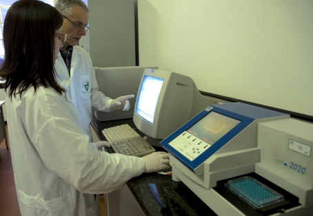 Alexandre de Carvalho Braga é mestre em Microbiologia Veterinária e atua como responsável técnico pelo setor de diagnóstico no laboratório de virologia do IPVDF