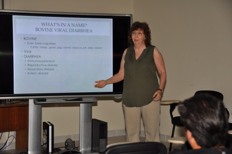 Pesquisadora norte-americana apresenta palestra com data show