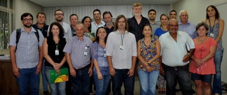 Grupo de diretores de Centro com o presidente da Fepagro