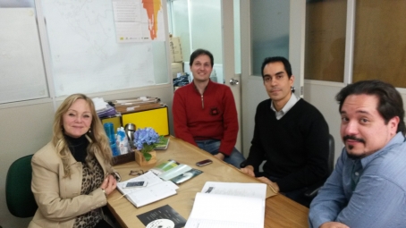 Mesa de reunião com representantes da Fepagro e da Uergs